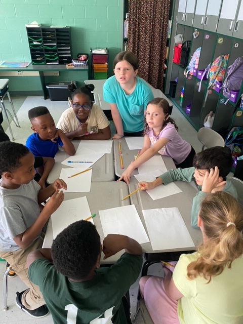 EESeaglesPCS's tweet image. #3rdGraders played pictionary today to review #ELA vocabulary and have some fun reviewing for the upcoming EOG! #STEM @PCS_STEM