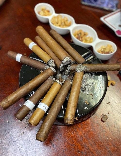 Would you ever volunteer to be part of the blending process of a new cigar?
Our purchasing team is picking a new blend for an upcoming Famous release. It's a tough job but somebody has to do it🤣. 

#cigar #cigars