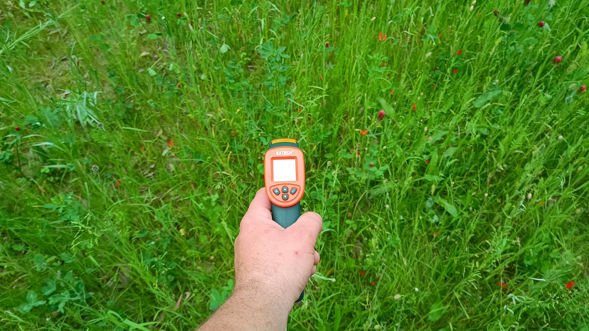 Geokompleks UAM (@geokompleks_uam) on Twitter photo Dziś w ramach labo „Adaptacja do zmian klimatu” sympatyczni operatorzy pirometrów - studenci GP <a href="/WGSEiGP/">WGSEiGP - Faculty of Human Geography and Planning</a> - dowiedli🧐, że temp. powierzchniowa🌡️ łąki w Demonstracyjnym Ogrodzie Klimatycznym <a href="/UAM_Poznan/">UAM Poznań</a> może być nawet o 17 oC niższa od temp. betonowej kostki w sąsiedztwie ogrodu! Dziś w ramach labo „Adaptacja do zmian klimatu” sympatyczni operatorzy pirometrów - studenci GP <a href="/WGSEiGP/">WGSEiGP - Faculty of Human Geography and Planning</a> - dowiedli🧐, że temp. powierzchniowa🌡️ łąki w Demonstracyjnym Ogrodzie Klimatycznym <a href="/UAM_Poznan/">UAM Poznań</a> może być nawet o 17 oC niższa od temp. betonowej kostki w sąsiedztwie ogrodu!
