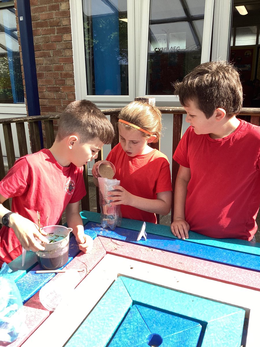 Dosbarth Pedwar tweet media