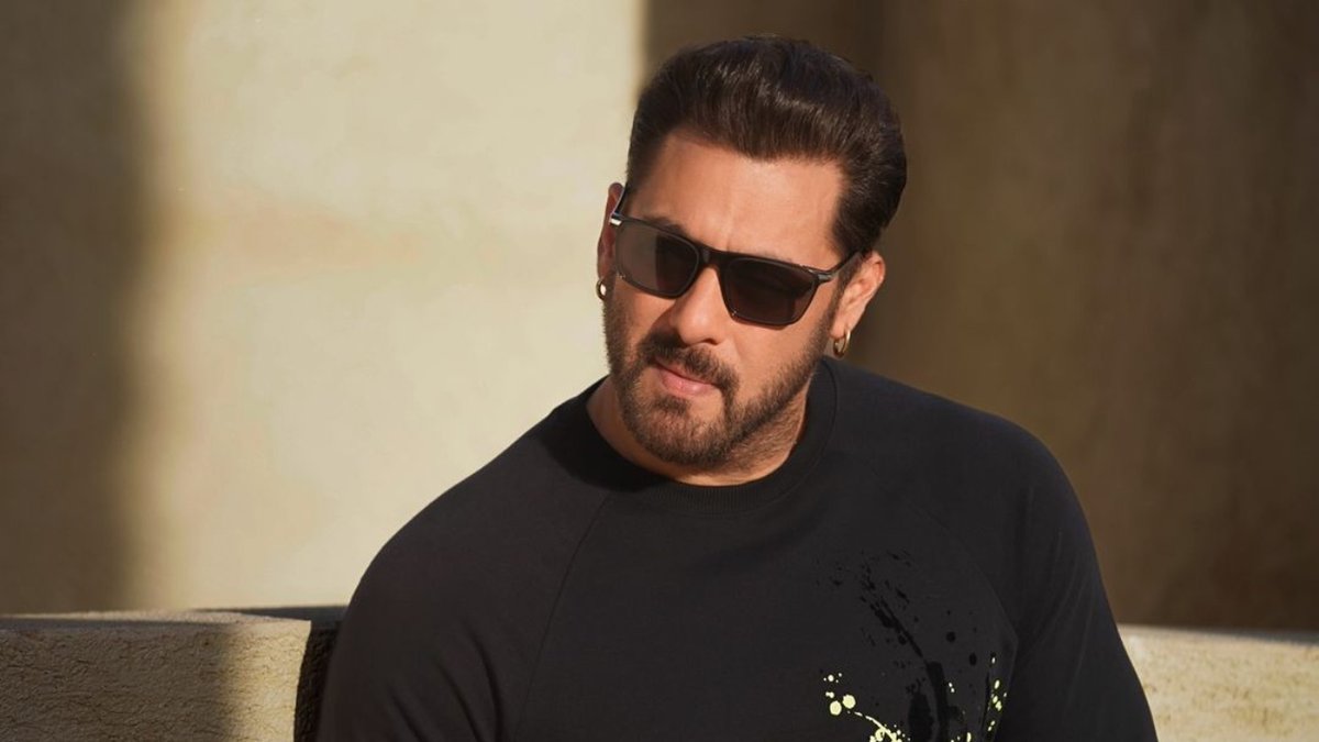 'I was determined to make it work, and that’s when I got Biwi Ho Toh Aisi.”, says Salman Khan recalling his journey about becoming an actor - iwmbuzz.com/movies/release… #entertainment #movies #television #celebrity
