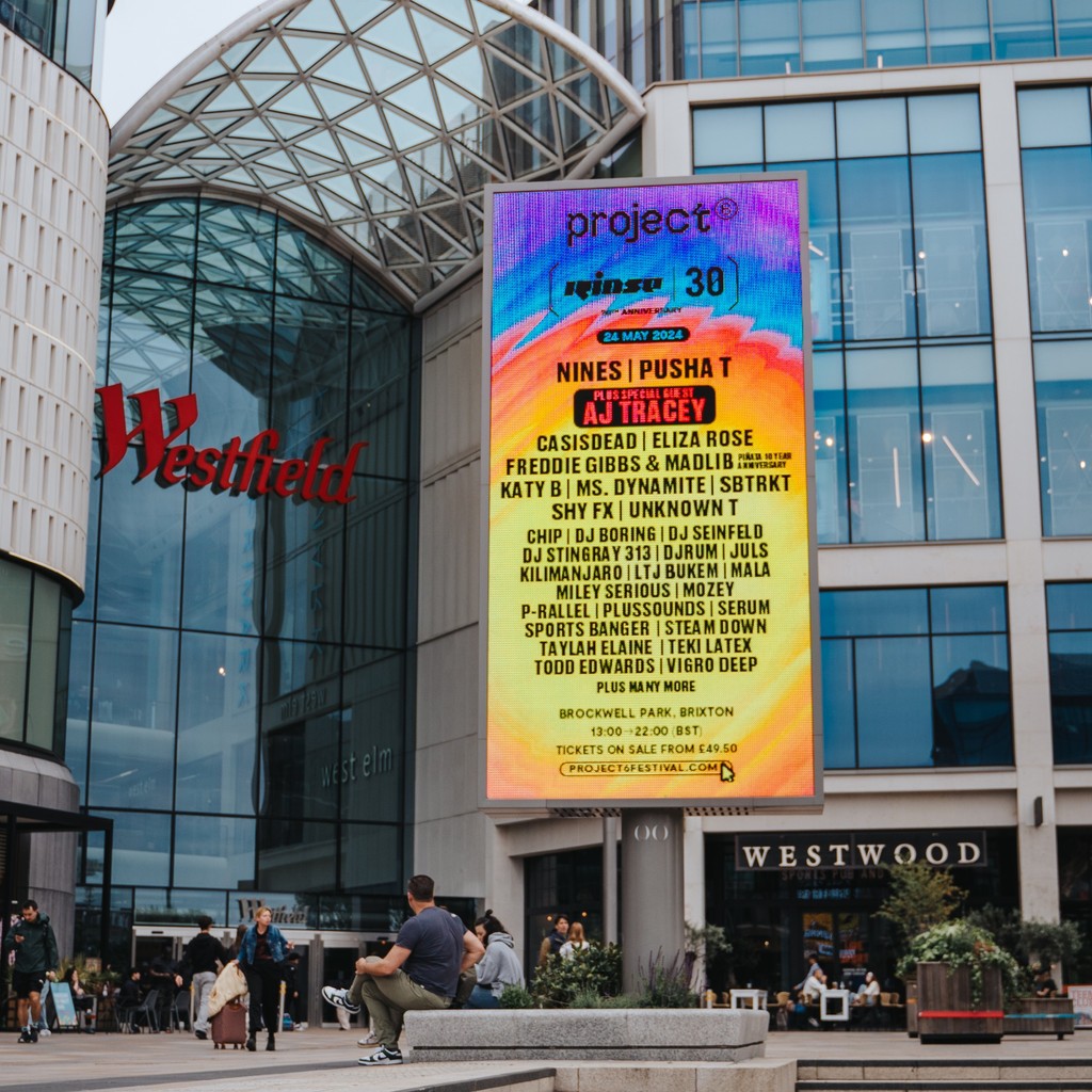 project6fest's tweet photo. BIG BILLBOARD SETTINGS, WHO SPOTTED THESE AROUND LONDON? 👀

This Friday we're in the dance, you ready? ⚡️

1 day, 100+ artists, 8 stages, 45+ food traders and so much more

[TICKET LINK IN BIO]

#Project62024 https://t.co/JmPyAqcjOC