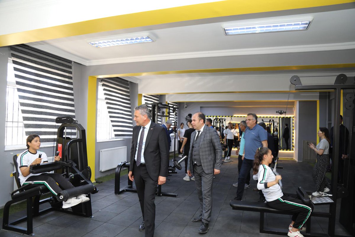 Nizip İlçe Milli Eğitim Müdürlüğü (@nizipilcemem) on Twitter photo İl Milli Eğitim Müdürümüz Sn. Yasin TEPE ve Müdür Yrd. Sn M. Ali Tiryakioğlu Nizip Spor Lisemizi ziyaret ettiler.
Kendilerine nazik ziyaretleri ve ilçemize olan desteklerinden ötürü sonsuz şükranlarımızı sunuyoruz.
<a href="/tcmeb/">Millî Eğitim Bakanlığı</a>
<a href="/Yusuf__Tekin/">Yusuf Tekin</a>
<a href="/kemalcebervali/">Kemal Çeber</a>
<a href="/yasintepe/">Yasin TEPE</a>
@Cgnde İl Milli Eğitim Müdürümüz Sn. Yasin TEPE ve Müdür Yrd. Sn M. Ali Tiryakioğlu Nizip Spor Lisemizi ziyaret ettiler.
Kendilerine nazik ziyaretleri ve ilçemize olan desteklerinden ötürü sonsuz şükranlarımızı sunuyoruz.
<a href="/tcmeb/">Millî Eğitim Bakanlığı</a>
<a href="/Yusuf__Tekin/">Yusuf Tekin</a>
<a href="/kemalcebervali/">Kemal Çeber</a>
<a href="/yasintepe/">Yasin TEPE</a>
@Cgnde