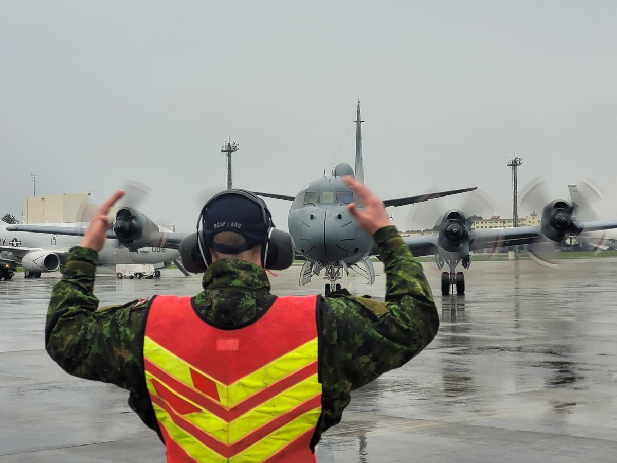 A @RCAF_ARC CP-140 Aurora returns from a flight to patrol the Indo-Pacific region as part of the multinational effort to monitor @UN sanctions against North Korea. Learn more about #OpNEON: canada.ca/en/department-… #RCAF #UN @CJOC_COIC