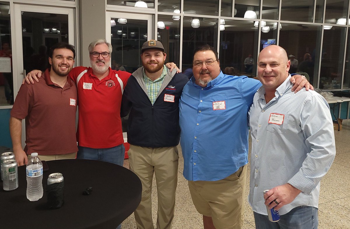 StanislausRocks's tweet image. Join us for Men's Night on Thursday, May 30th! Enjoy brotherhood with SSC alumni, friends, and parents/guardians of current and former students. This free event is for men 21+ and starts at 7:00 pm in the Saint Stanislaus Mall.
Register here: ststan.com/alumni-mens-ni…