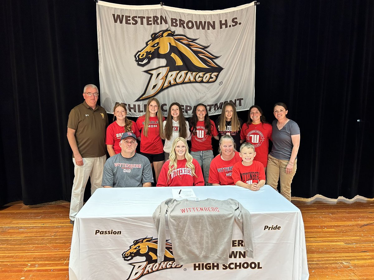 WBHSsoftball's tweet photo. It was a great night for our seniors. @gracieheitker17 , @lilahflores2024 and @morganrose0218 all signed to continue their academic and athletic careers. Thanks for a great four years and good luck in the future!! https://t.co/yjHWe9RvwW
