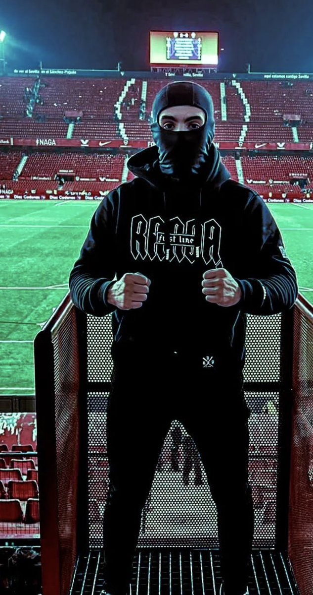 NoTrampEH's tweet photo. Biris Norte
Hatim Hércules (Gate22) y Artemio Ak47. El primero, ultra del sfc, el segundo muy afín a ellos. Hatim peleó en Kots y Dog Fight hace relativamente poco tiempo. Muy buen nivel en el gol norte. https://t.co/Fu1MEWepmN