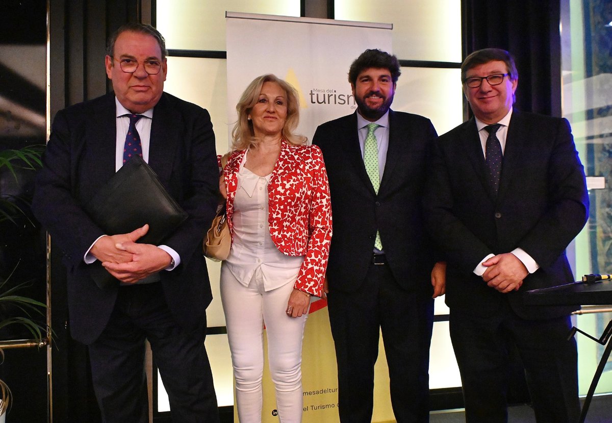 ✔️ López Miras anuncia 8 millones en ayudas para modernizar alojamientos turísticos. ➡️ goo.su/ahQGIA #TurismoRegióndeMurcia #RegióndeMurcia