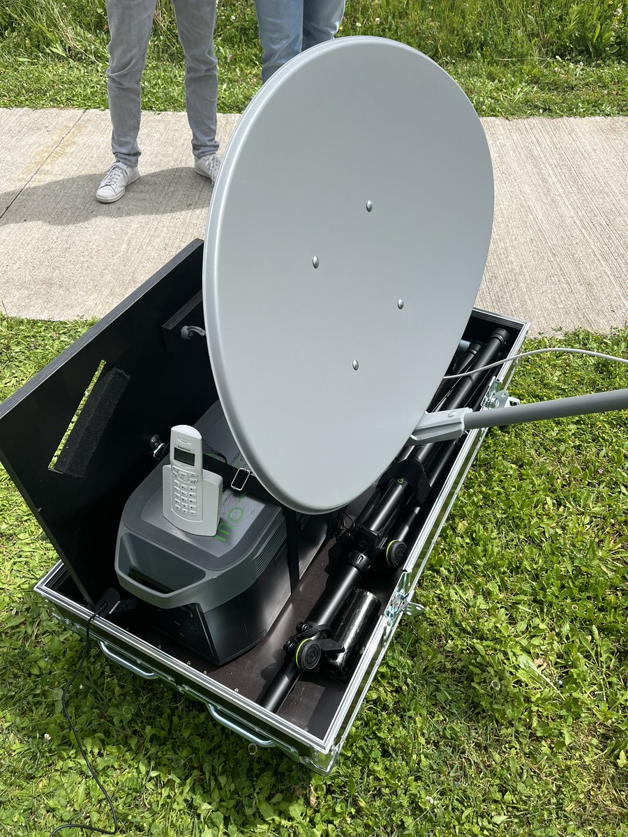 À la découverte de l’offre Satellite Orange, sur le campus d’Orange Tolosa (Balma).
Cette solution, opérée par Nordnet (groupe Orange), est une alternative performante (jusqu’à 200 Mb/s de débit) pour tous les foyers ne disposant pas d’un bon débit filaire.
#THD #Satellite