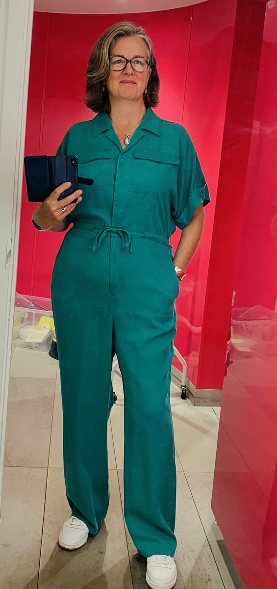 Dr Lucy Henshall, being Lucy tweet media