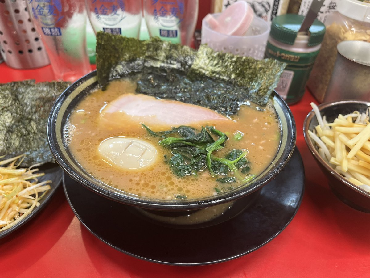 1週間ぶりの夜のIEKEITOKYO王道家直系@御徒町。少し飲んだ後の〆の一杯。もやし+筍をお試しで頂きました。個人的には筍だけでも良いかなと思いましたが、麺や生姜と見分けが付かないと、、確かに笑。スノウさん御用達の中国醤油で色付けも良いか思いました。藤田さん、みなさま、ご馳走さま。