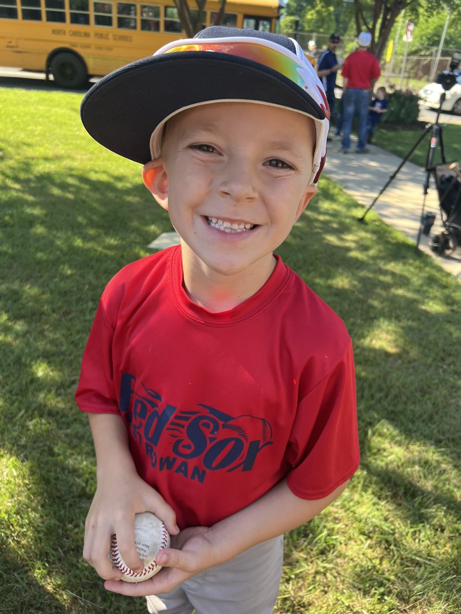 ECUnoonan's tweet image. Yes being a baller is cool but let’s be honest … the books 📕 are more important!  Way to go KP! #KellanParks #MyNerd