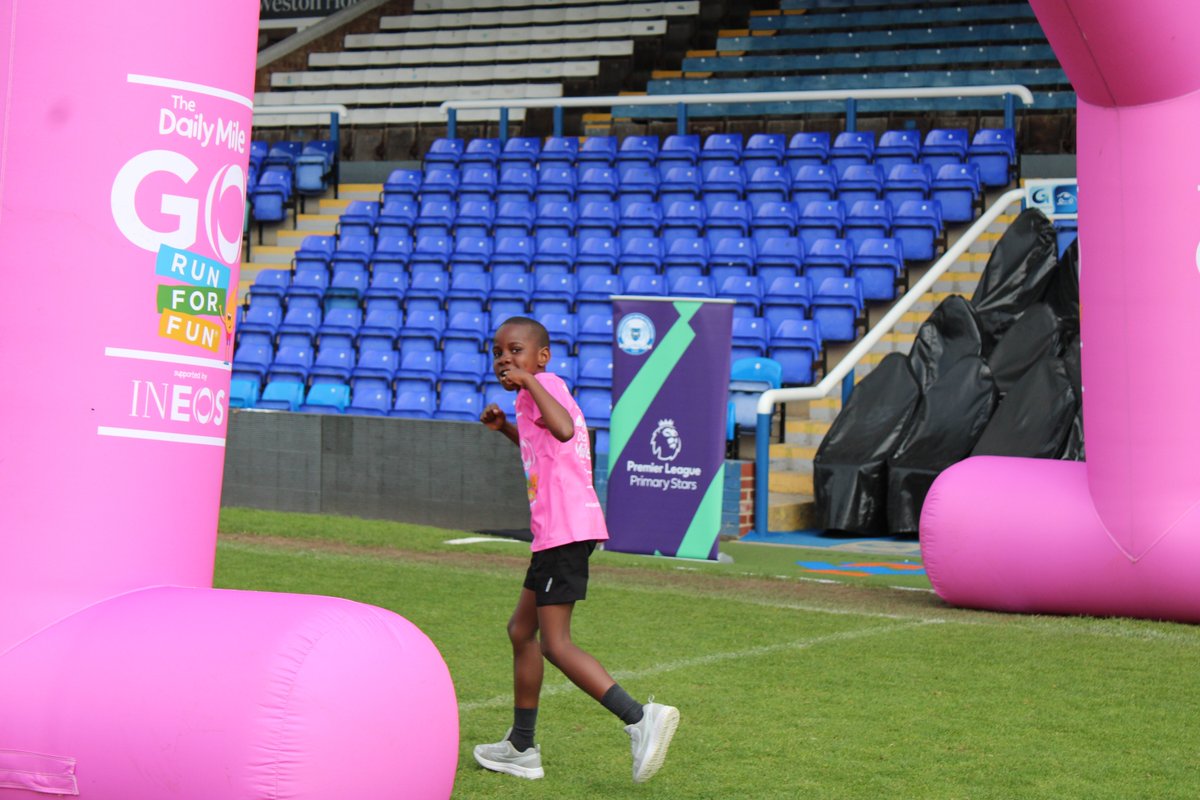 🏃 Yesterday, we ran a brilliant #DailyMile event @theposh with @_thedailymile and @Living_Sport! Thank you to Benwick, Alderman Jacobs and Ormiston Meadows Schools for joining us to take part in the event! #pufc | #PLPrimaryStars | #DailyMile