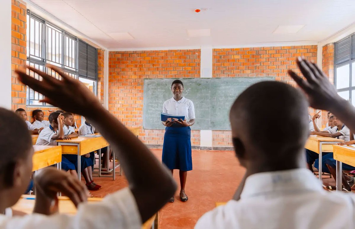 PlanRwanda's tweet photo. Esther, 18, is the leader of her school’s sexual, reproductive and health rights club.

She believes that uninformed adolescents face challenges in their future lives, underscoring the need for parent-child dialogues.

↪️ https://t.co/tDjJ5owAnM

#ComprehensiveSexualityEducation https://t.co/JLSiSpouNP