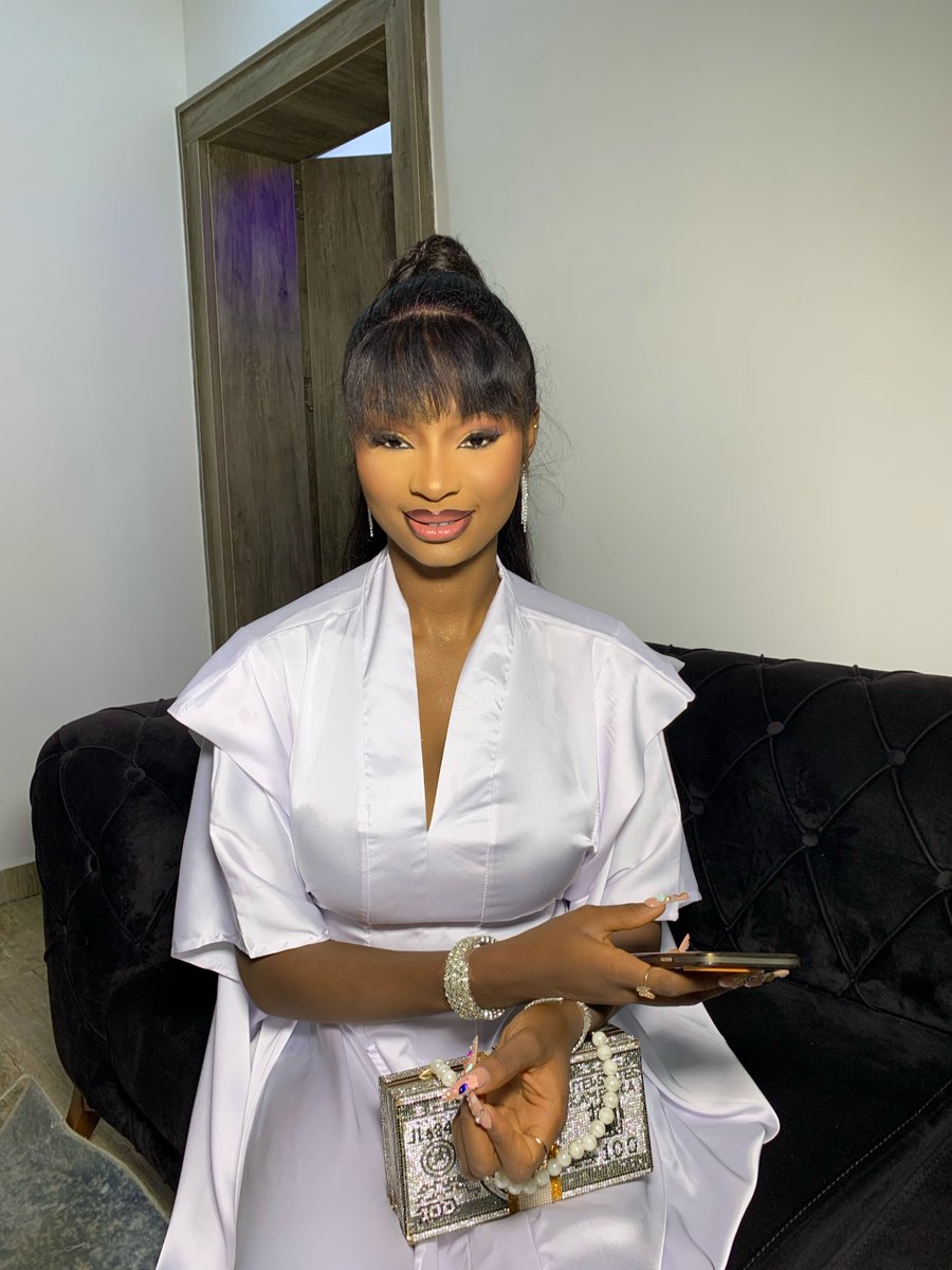 _Niiella's tweet photo. Another glam session with fine girl Sylvia 😍✨

@FloralLooks https://t.co/kDaMVFlL6T