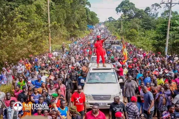 apexekikompola's tweet photo. Bobi Wine still on the way heading to Kamuli district on a countrywide NUP tours.
#Apexfmupdates.
#CourtesyPhoto📸 https://t.co/xBzdawPzTo
