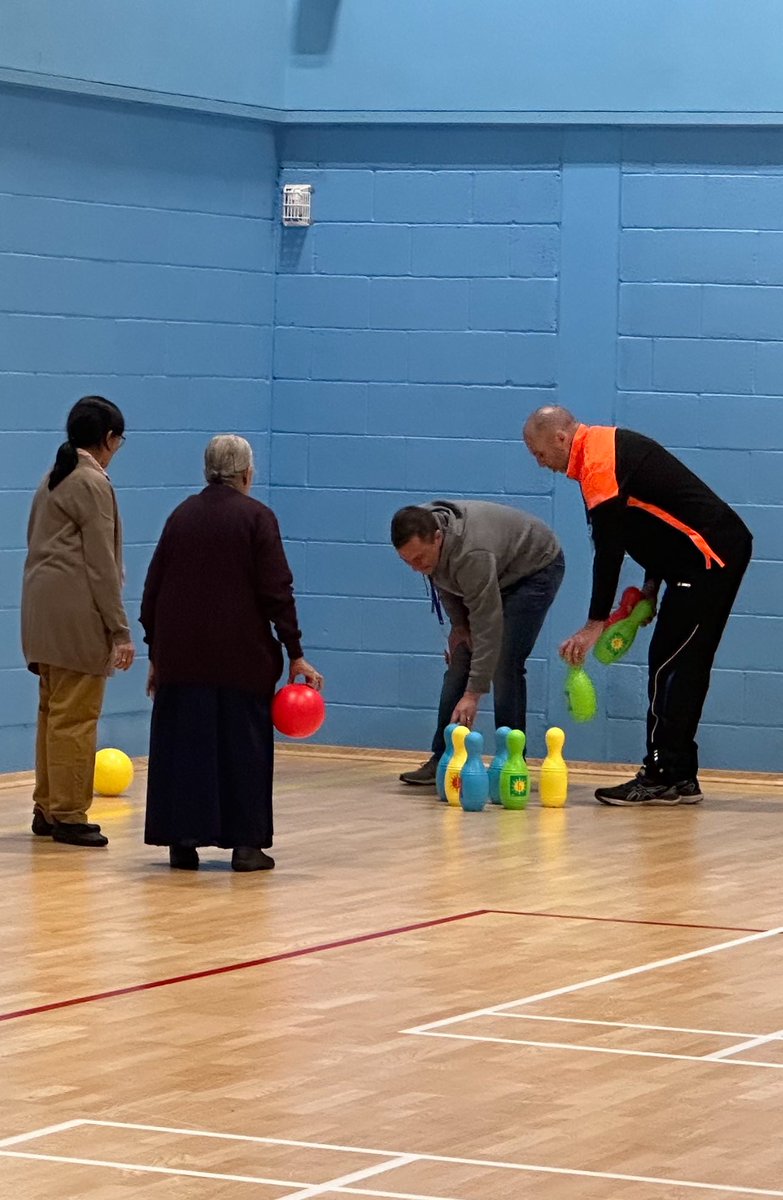The Barnet Walking Football Team in partnership with @dementiaclubuk sponsored by @middxfa holds twice a month Dementia Friendly Walking Football sports session at Barnet Copthall Leisure Centre Champions Way Hendon NW4 1PX :details Lisa 07956858913 enquiries@dementiaclubuk.org