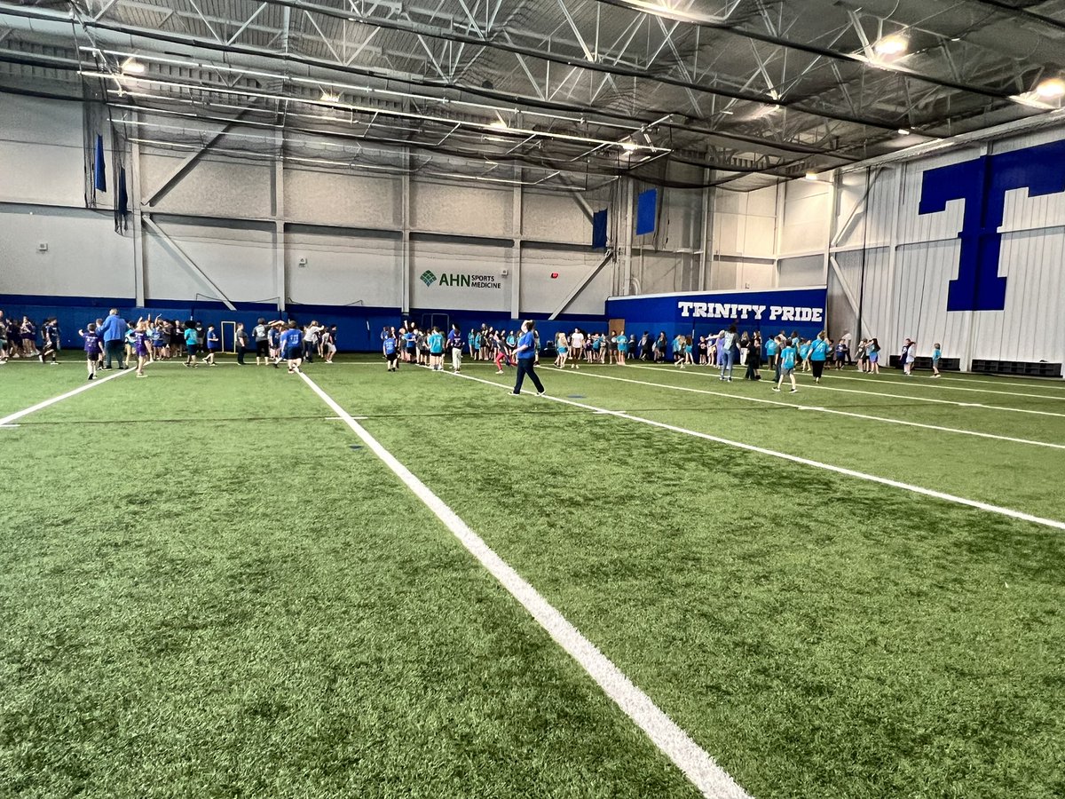 MrsBenzTIS's tweet image. Happening Now- 3rd graders from ALL 4 ELEMENTARY BUILDINGS meet at the new sports complex for the first time!!

#TrinityIntermediateRocks @TRINITY_MLUCAS