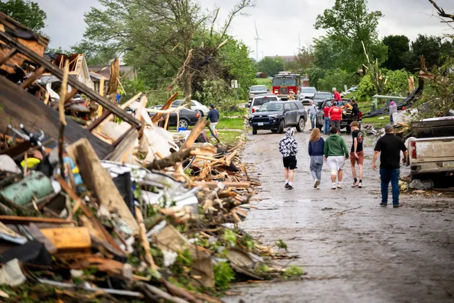 A devastating tornado tore through the RAGBRAI LI community of  Greenfield yesterday. At this time we don't know the impact to the ride. Our focus right now is lending our support to our partners in Greenfield.

❤ Greenfield Tornado Relief: paypal.com/donate/?hosted…

📸@dmregister