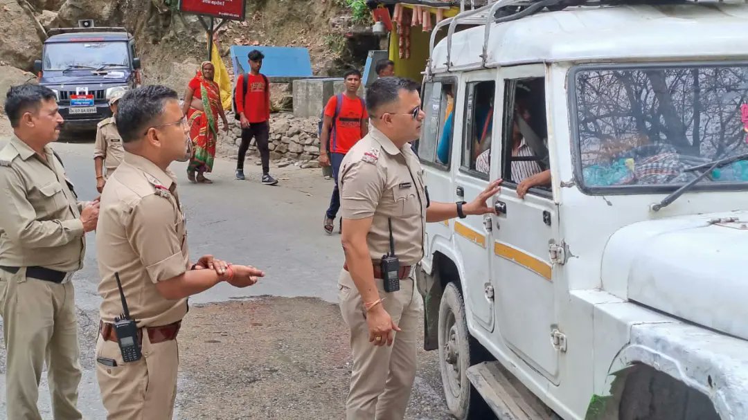 श्री माँ पूर्णागिरी मुख्य मेला क्षेत्र में सुगम यातायात व्यवस्था हेतु चलाया गया संयुक्त वाहन चेकिंग अभियान मेला क्षेत्र में में यातायात नियमो का उल्लंघन करने वाले कुल 20 वाहन चालकों के विरुद्ध की गई चालानी कार्यवाही, 01 वाहन सीज #Champawatpolice #purnagirimela2024