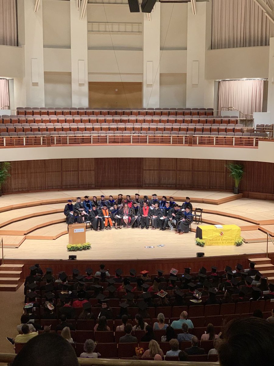 Congratulations to SLLC’s 2024 graduates! We are so proud of you and we can’t wait to see where your career takes you as the next generation of language students. A special thank you to our faculty, alumni and Dean Shonekan for sharing inspiring words with our graduates. #umdgrad