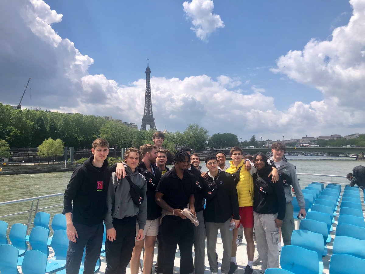 D3 International Trip 🇫🇷 S/O to @GburgMBB & @CoachBJDunne for letting us join their Seine River tour this morning The Bullets play their first game against BC Oostende tomorrow in Belgium 🇧🇪 #d3hoops // @CentennialConf