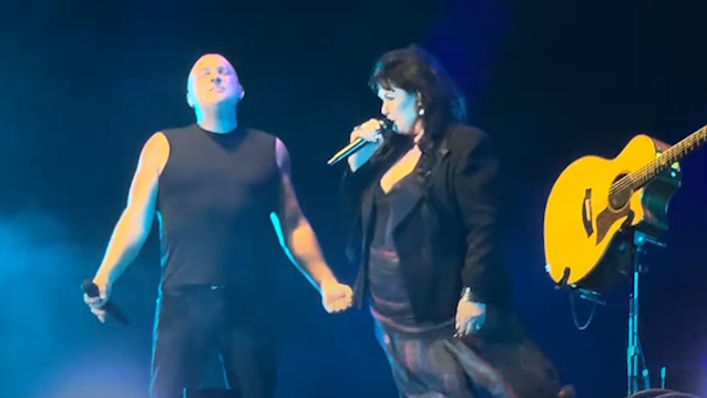 DISTURBED's DAN DONEGAN On Performing 'Don't Tell Me' Live With ANN WILSON For First Time: 'It Was Like A Dream Sequence' blabbermouth.net/news/disturbed…
