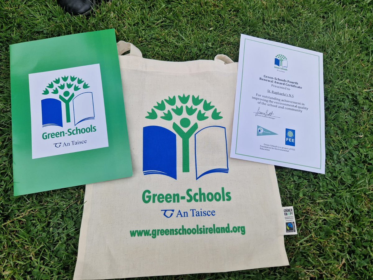 Huge congratulations to all the Green Schools Committee for all their hard work across the school in order to achieve our 5th Green schools flag for 'Bio Diversity'. 💚 We look forward to our whole School Bio Blitz day in June! @GreenSchoolsIre