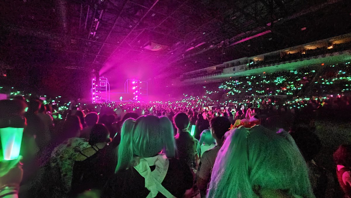 RinkuRoseCos's tweet photo. Thank you Miku expo 💙
I will cherish this show and the whole Toronto trip for the rest of my life 💙 https://t.co/yfyEZvg50z