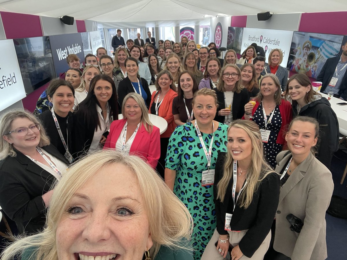 Women in construction smashing the glass ceiling….

When only 1% of trades are female it’s more important than ever to celebrate our trailblazers! 💪🏻👏