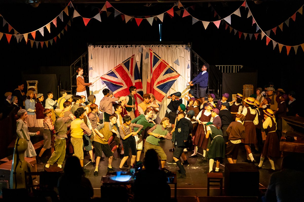 Last night was the first of three nights of The Vackees! It has been the most amazing team effort to get to this point, and last night's production was an absolute triumph! 🌟🎭🌟 See Dress Rehearsal photos: bit.ly/3WOhHXh See Backstage photos: bit.ly/3ywBwbL