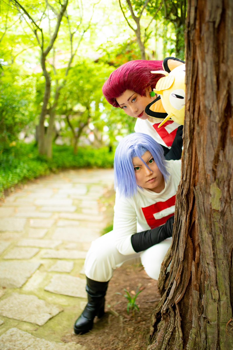 tomatomatoooma's tweet photo. 【ポケットモンスター】
ロケット団🚀※コスプレ

「今日こそ、ジャリボーイの…」
「ピカチュウを…」
「手に入れるのニャ…」

ムサシ（おちゃ）
コジロウ（@R_Godofdeath ）
���ャース（ニャース）

📷@rurounin80 
#ホココス #ホココス2024 #コスプレ https://t.co/SK0HXy7qh6
