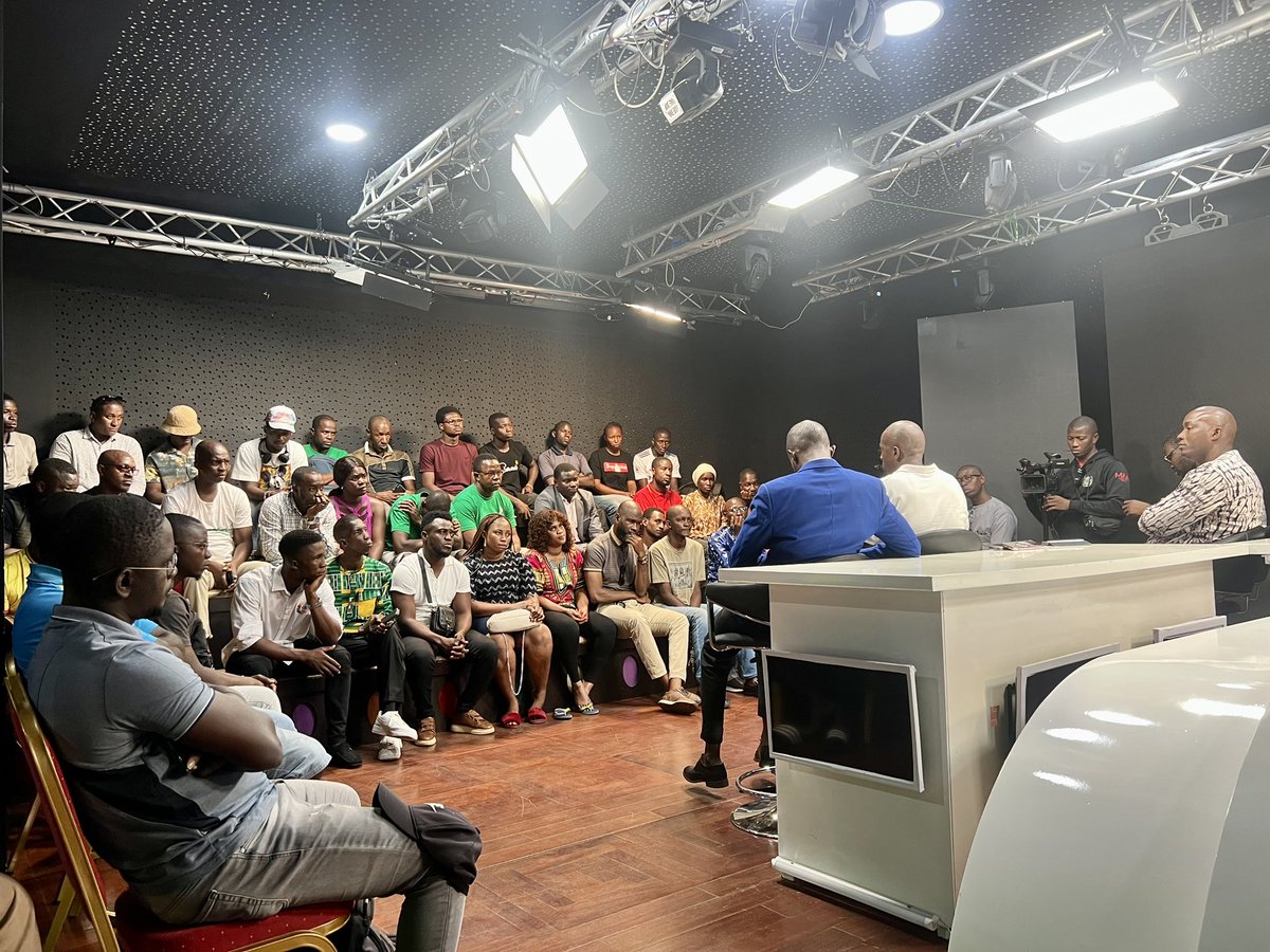 Je vous avoue que j’ai versé une petite larme, au cours de la réunion de crise tenue ce 22 mai 2024, dans les locaux de <a href="/DjomaMedia/">DJOMA MEDIA</a>, suite au retrait de l’agrément du média par l’Etat. Ce fut un moment fort en émotion. 

Les employés du média sont donc invités à rester à la