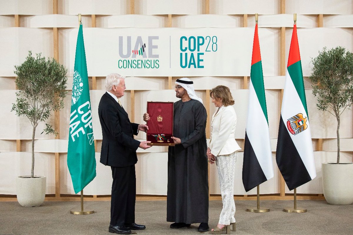 Honored to receive from His Highness President #UAE ⁦@MohamedBinZayed⁩ a special award for my contribution to the success of ⁦@COP28_UAE⁩. Among others honored ⁦@JohnKerry⁩ ⁦@MarkJCarney⁩. Yesterday in #AbuDhabi.
