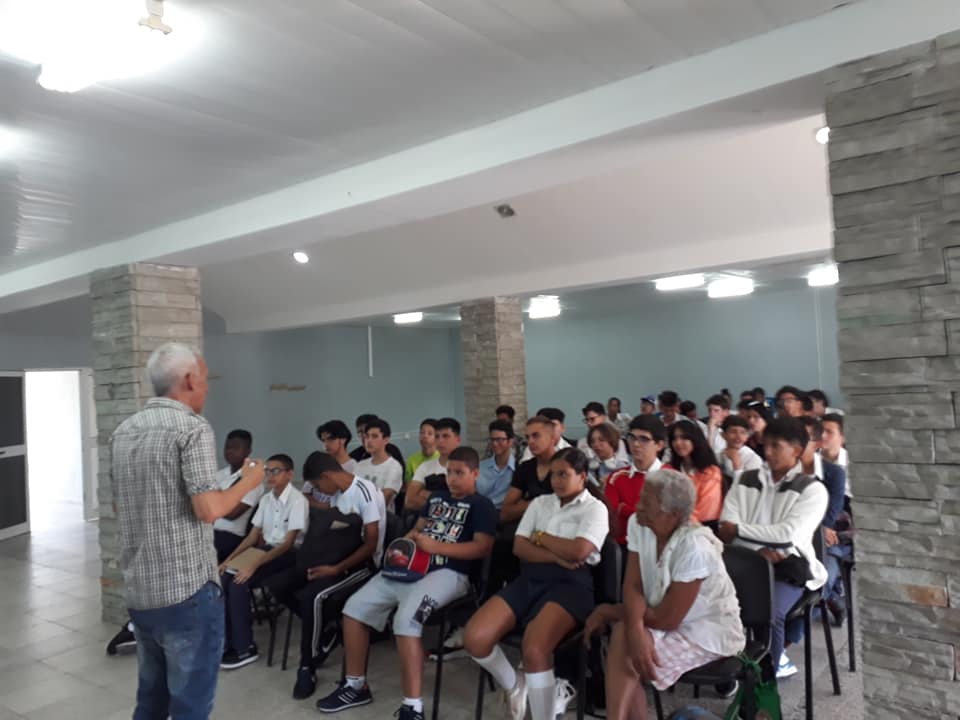 Se  desarrolla en el <a href="/PalacioVC/">JC Palacio Computación Villa Clara</a>  un Taller para estudiantes de secundaria básica y pre universitario  impartido  por el profesor Frank del Centro de Entrenamiento  Provincial del IPVCE Ernesto Che Guevara.
