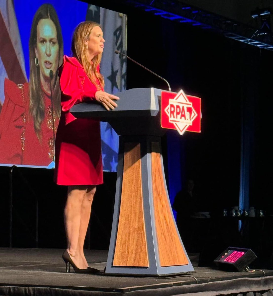 🎶 I like big lecterns and I most definitely can lie 🎼