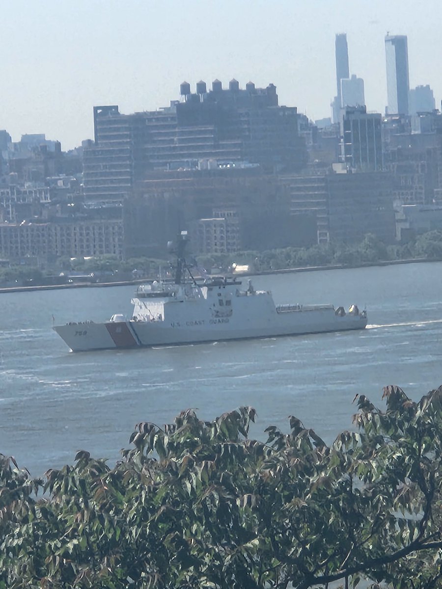 lovehome12's tweet photo. #weehawken #fleetweek #hudsonriver #nyc.  From Weehawken NJ. https://t.co/FMDfNX6Z8a