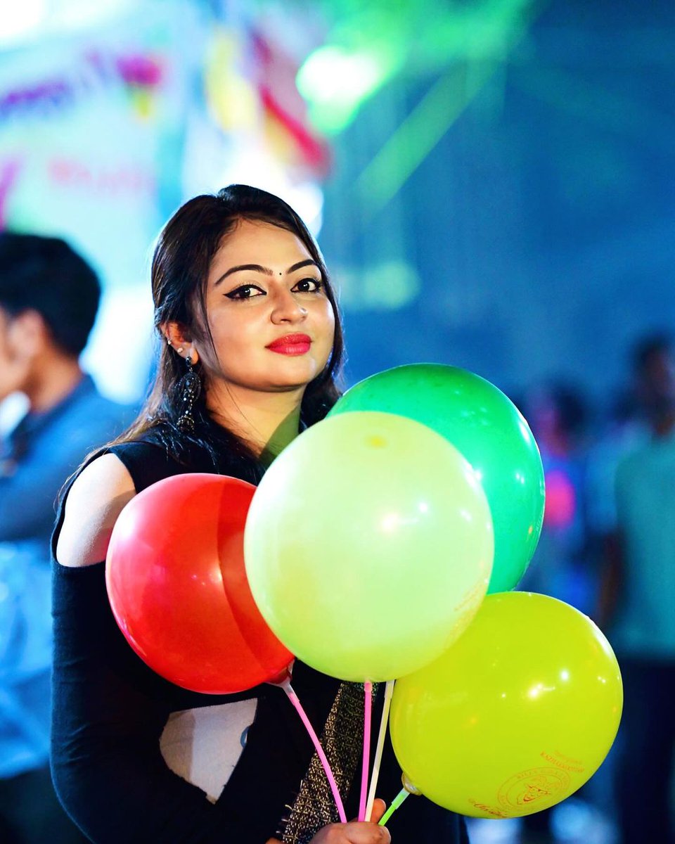 The Indian actress Arundathi Nair🇮🇳🎈#arundathinair #indiangirl #indianactress #cutegirl #sweetgirl #redlipstick #makeupart #lightson #balloons