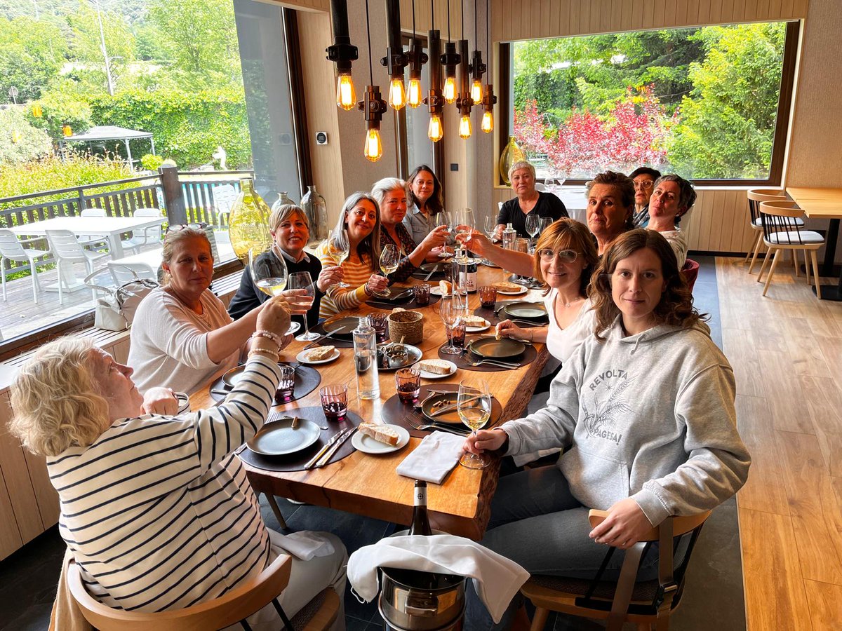 Associaciรณ de Dones del Mรณn Rural (@donesmonrural) on Twitter photo Hora de dinar! ๐ฝ Hem dinat al restaurant de l'<a href="/HotelPessets/">Hotel Pessets</a>, un establiment compromรจs amb el
producte local de qualitat, on hem pogut degustar la millor cuinaย pallaresaย ๐คฉ #DonesMรณnRural Hora de dinar! ๐ฝ Hem dinat al restaurant de l'<a href="/HotelPessets/">Hotel Pessets</a>, un establiment compromรจs amb el
producte local de qualitat, on hem pogut degustar la millor cuinaย pallaresaย ๐คฉ #DonesMรณnRural