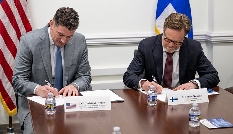 ASW_SOLIC's tweet photo. ASD Maier signed a Special Operations Forces (SOF) Statement of Intent with the Director General at the Defense Policy Department of the Ministry of Defense of Finland, Janne Kuusela. This agreement seeks to strengthen the 🇺🇸🇫🇮 relationship and interoperability of #SOF. https://t.co/zNsCRdLI17