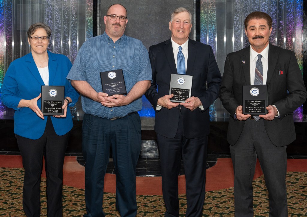 Carlson Hall of Fame inductees includes school’s first professional athlete trib.al/nGPyaXN
