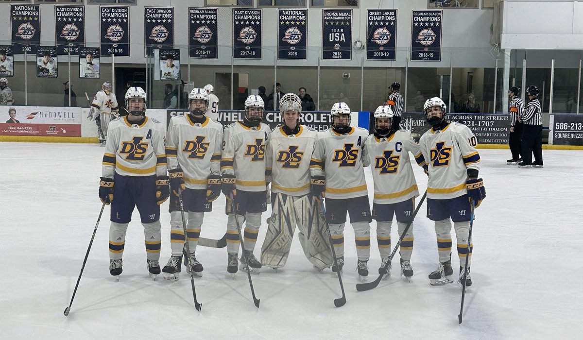 Congratulations to seniors Salvatore (Sam) Brillati, Logan Robbins, Will Janis, Keegan James, Colton Fuqua, Finlay Stempin, Hunter Hoberg &amp; A.J. Zaccagni on graduating over the weekend!

De La Salle wishes each of them nothing but the best in their future endeavors!

#PilotPride