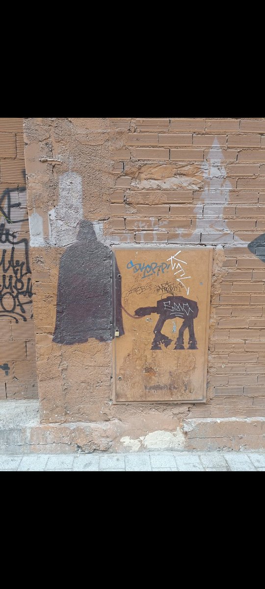 What you see when you walk through the streets of #alicante @MarkHamill @StarWarsMeg1 art at it's finest #starwars