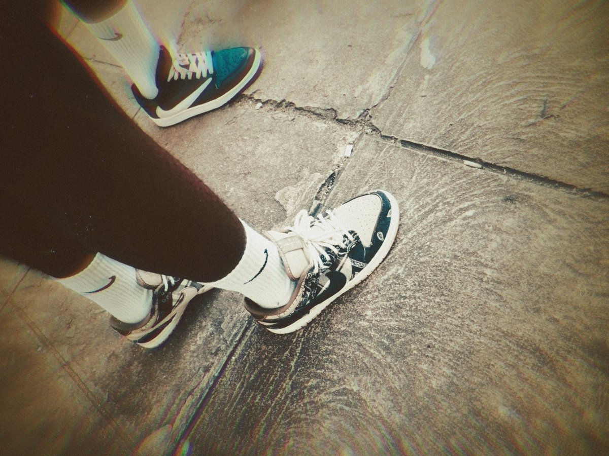 SichaliVinjeru's tweet photo. Checks over stripes #Cactus_jack https://t.co/3OeqUstpd8