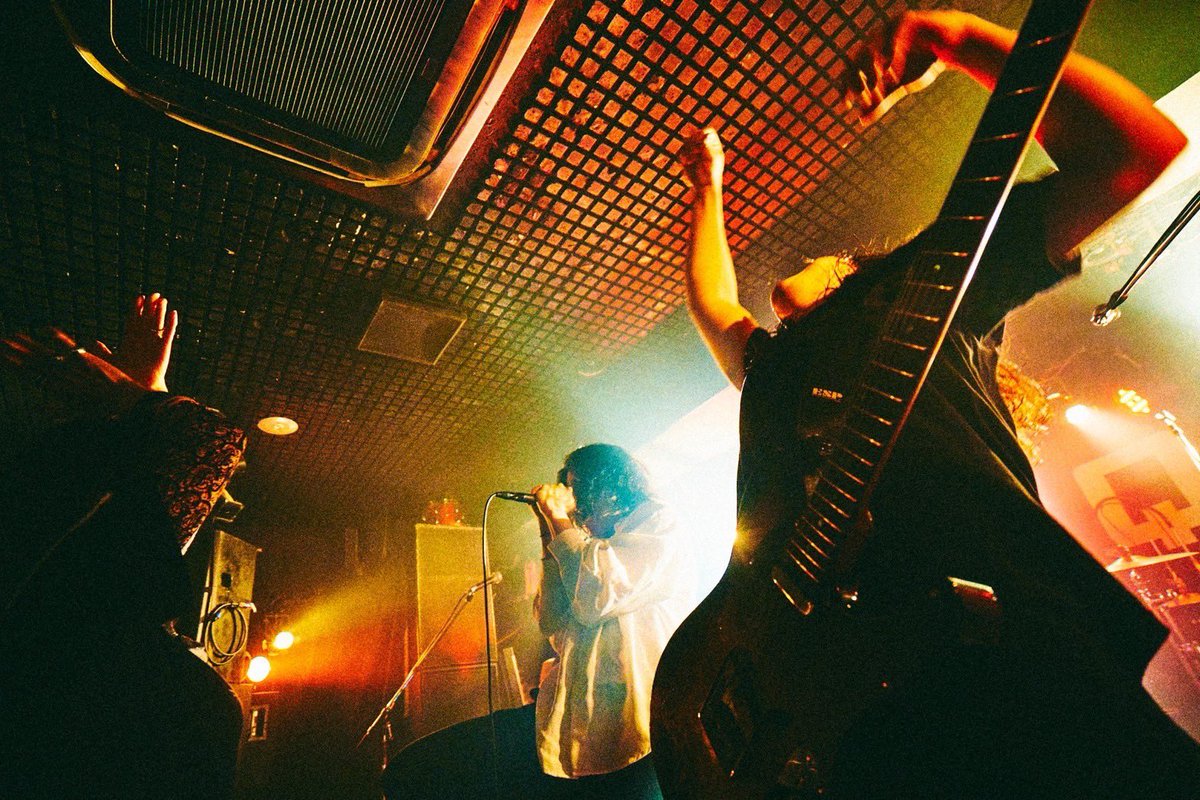 2024.05.22 神戸DxQ
お越しいただいた皆様ありがとうございました！

~セットリスト~
始まりの唄
焼けたオレンジ
回想する帰路で
燈
神命

約10ヶ月越しのリベンジライブ、それぞれの想いが詰まった最高の1日になりました！
ありがとうございました🔥

photo by <a href="/kokoroemoto/">エモトココロ</a>