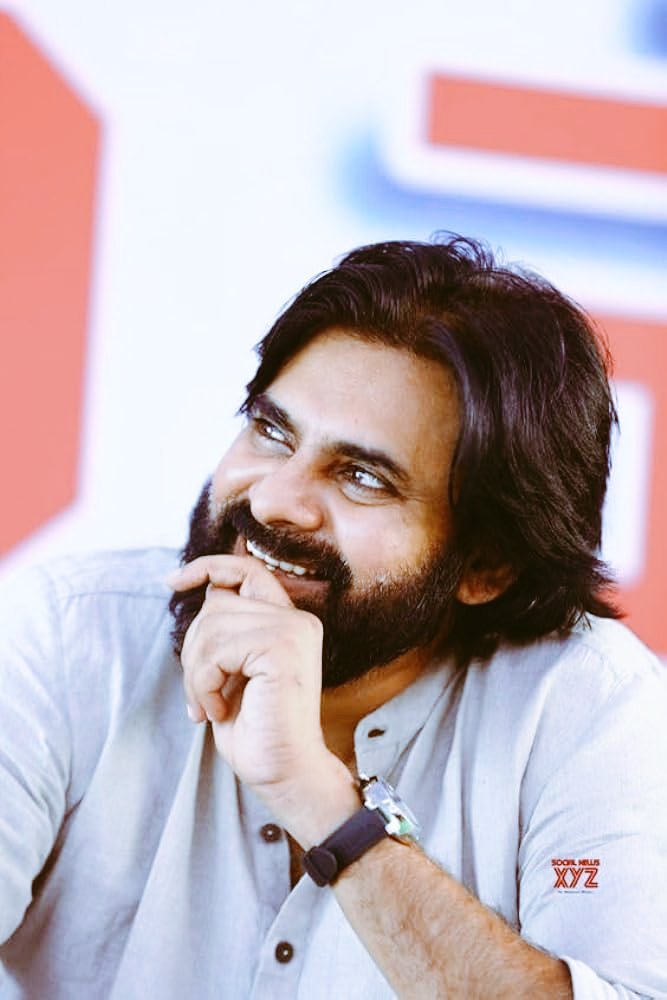 telugucinemafox's tweet photo. నిప్పుని దాచలేరు..
నిజాయితీని ఆపలేరు..
2024లో పిఠాపురం ఎమ్మెల్యెగా అసెంబ్లీలోకి అడుగుపెట్టబోతున్న
@PawanKalyan గారే నిదర్శనం
ఇకపై #PawanKalyan గారితో రాజకీయాలు చేయడం కన్నా 'వాల్కనో మీద వంట చేసుకోవడం బెటర్' అనుకుంటారు అవినీతి నేతలు..
#Pithaputam #Janasenani #YSRCP #Jagan #TDP https://t.co/NH3bCGEKSt