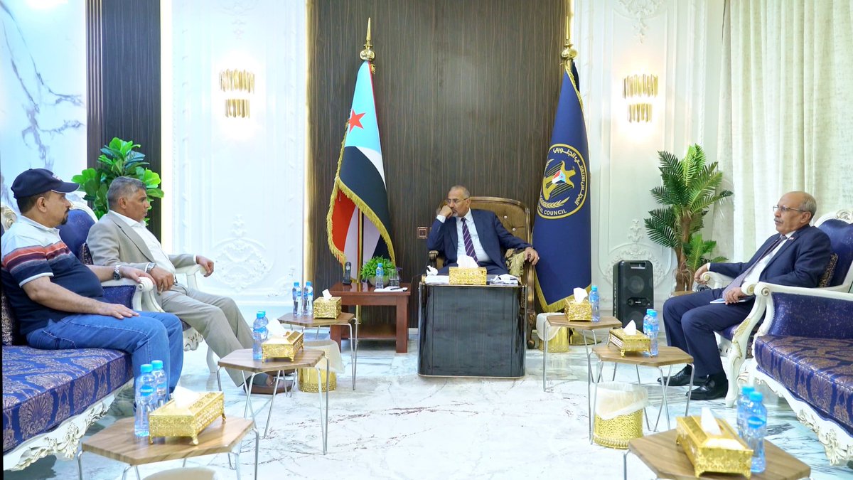 الرئيس الزُبيدي يُثني على جهود منتسبي الأمن والشرطة في حفظ استقرار ساحل حضرموت stcaden.com/posts/25084