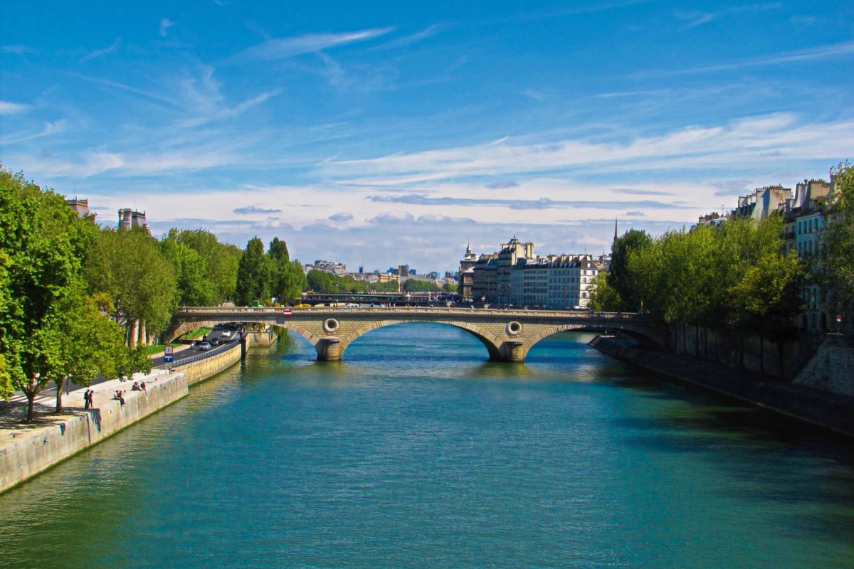 [ 🇫🇷 FRANCE ] 🏊🏻‍♂️Le président Emmanuel Macron et la maire de Paris Anne Hidalgo ont prévu de plonger dans les eaux de la Seine le 23 juin prochain. Le préfet de police de Paris et le préfet de la région Île-de-France participeront également à la baignade (Le Parisien).