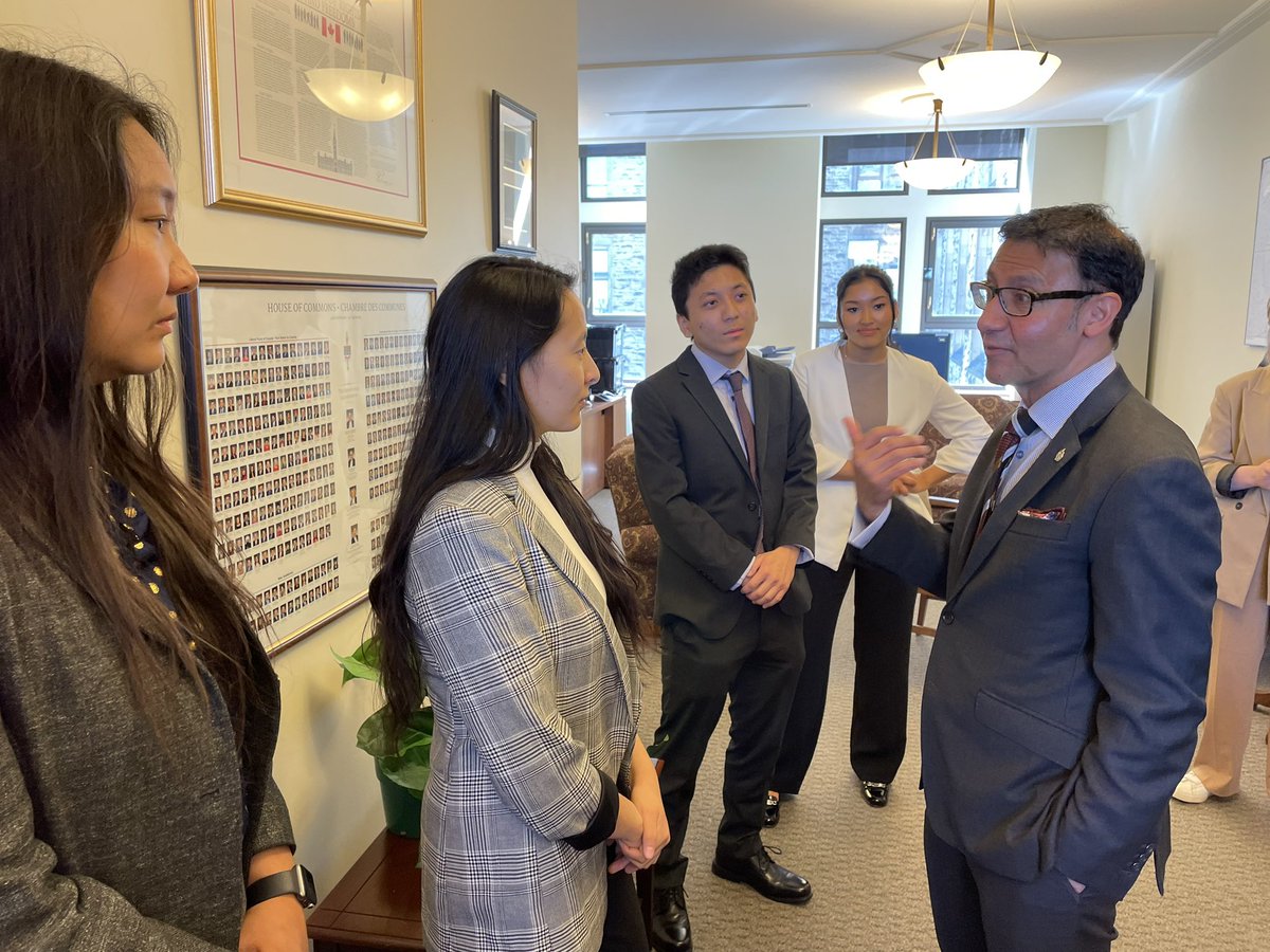 Bienvenue aux stagiaires des amis parlementaires du Tibet à Ottawa! Je suis ravi d’accueillir mon stagiaire, Dorjee, dans mon bureau d’Ottawa pour les prochaines semaines! J’ai hâte d’une année d’excellent travail par ces chefs tibétains au Canada.