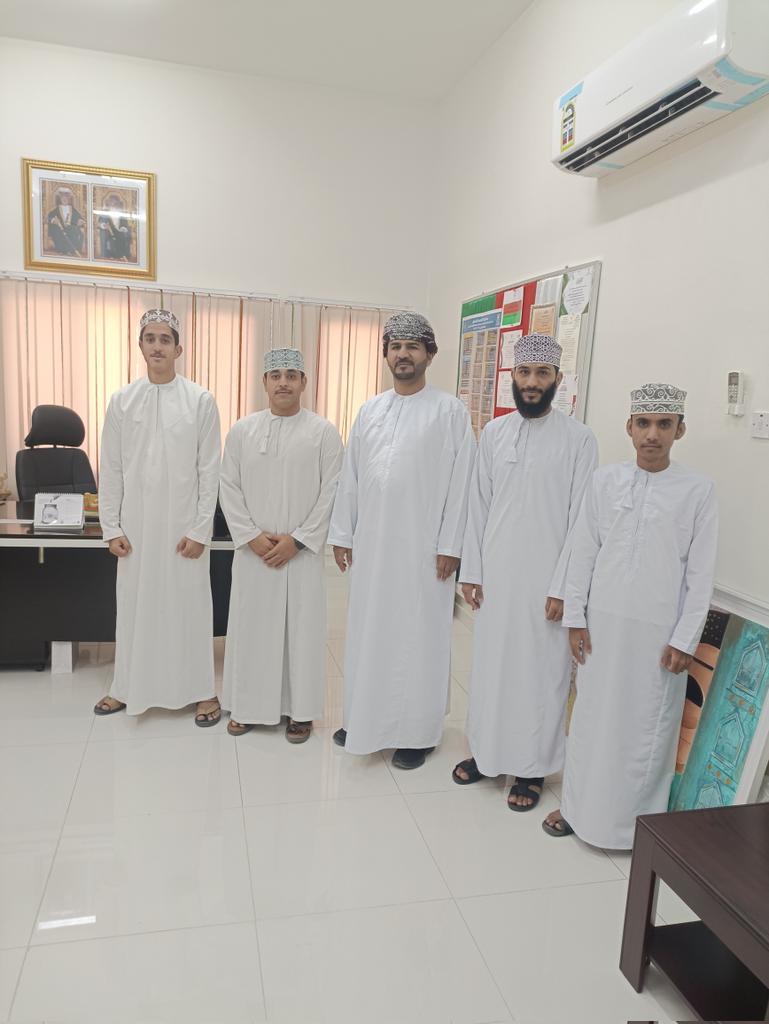 إلتقى اليوم مدير الدائرة في مكتبه بمجموعة من طلاب الدمج السمعي في الصف الثاني عشر للحديث عن طموحاتهم وٱمالهم المستقبيلة وتقديم النصح والارشاد لهم بعد انتهاء فترة الدراسة المدرسية متمنيا لهم التوفيق والسداد.
@EduDakGov 
<a href="/SEN_Continous/">المديرية العامة للتربية الخاصة والتعلم المستمر</a>